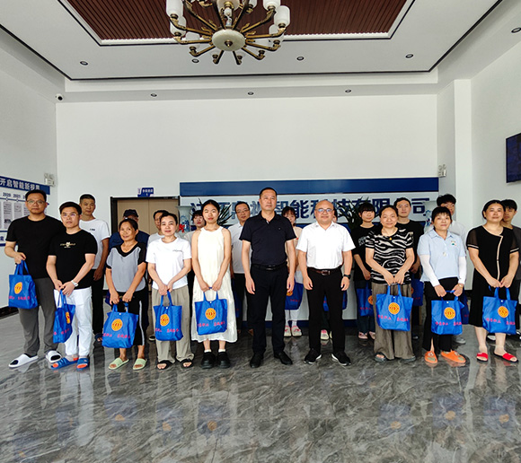 Cuidando a los empleados, brindando frescura en verano-Shanghai Silk Optical