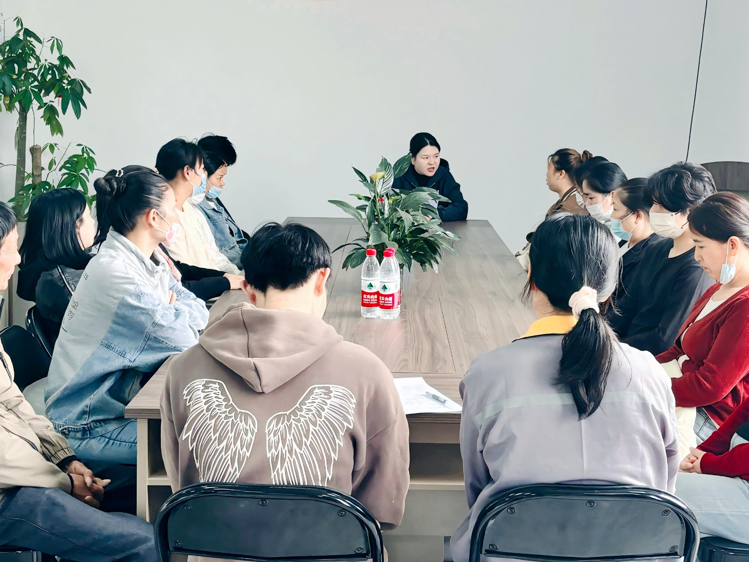 La tecnología óptica de seda de Shanghai fomenta la innovación y el diálogo en un destacado simposio para empleados