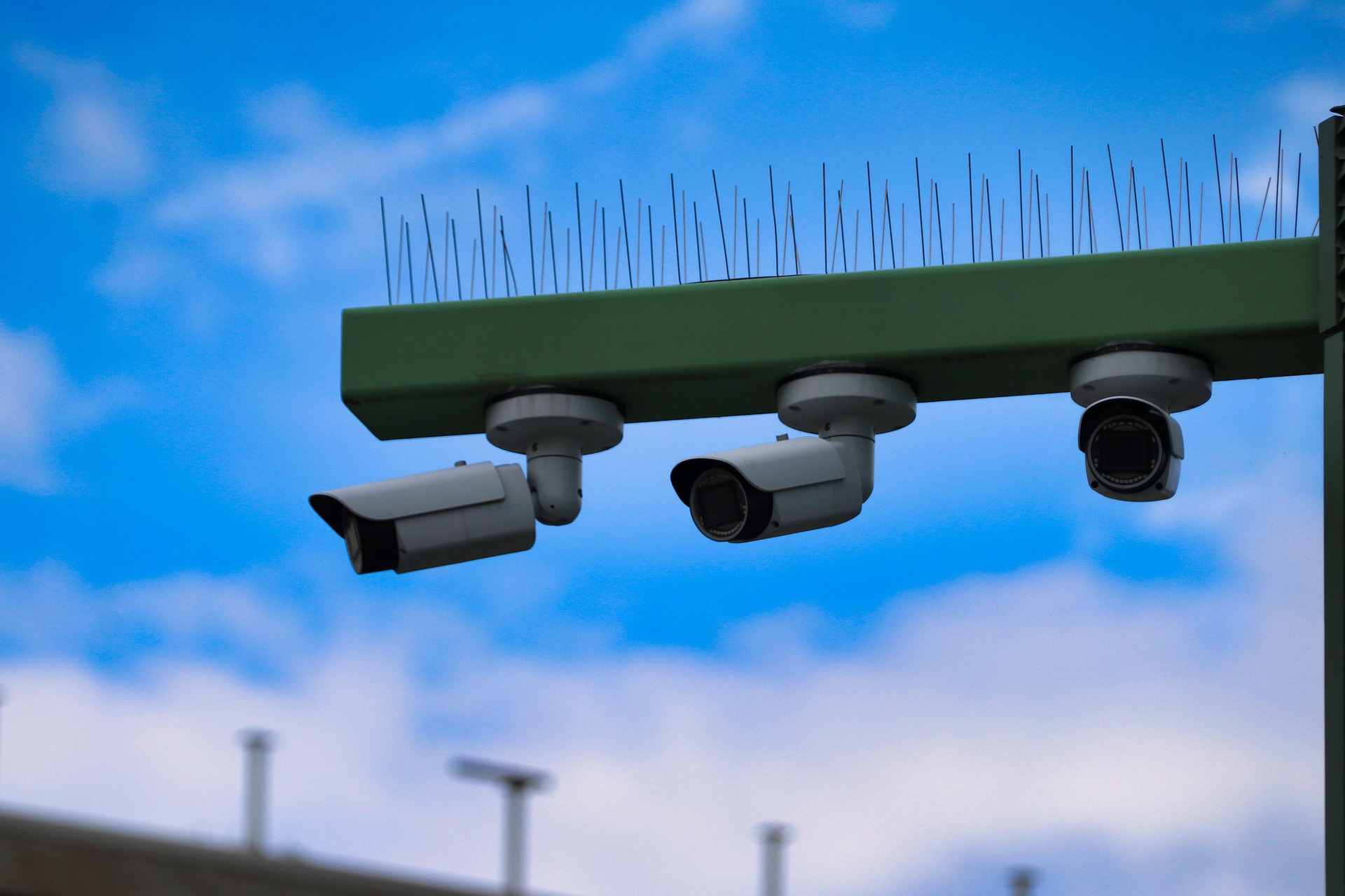 Avances en la tecnología de lentes de seguridad para condiciones de poca luz: luz negra F1.0 versus iluminación infrarroja
